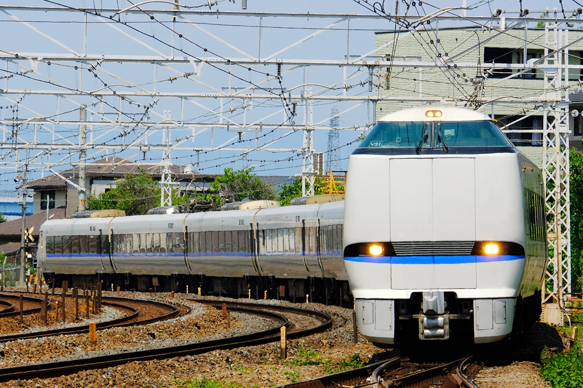 ＪＲ通勤型特急らくラクびわこ　６８５系